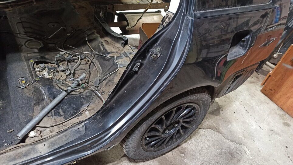 Крыло заднее левое Mitsubishi Lancer Cedia CS (2000-2003г)