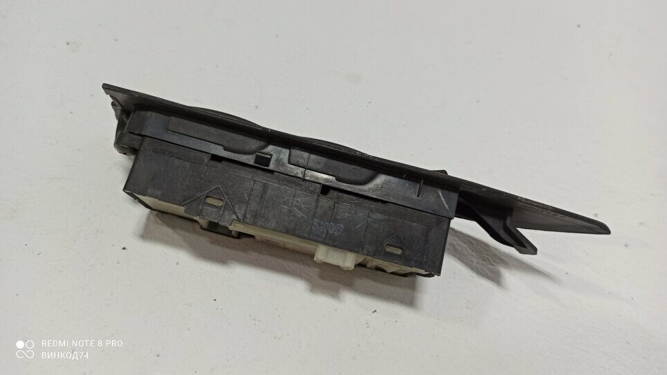 Блок управления стеклоподъемниками Nissan Wingroad Y11 1999-2005г
